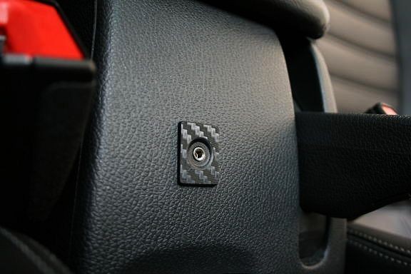 1 Dekorfolie in Carbonoptik für den AUX-In Eingang passend für VW Scirocco Modelle Typ 13