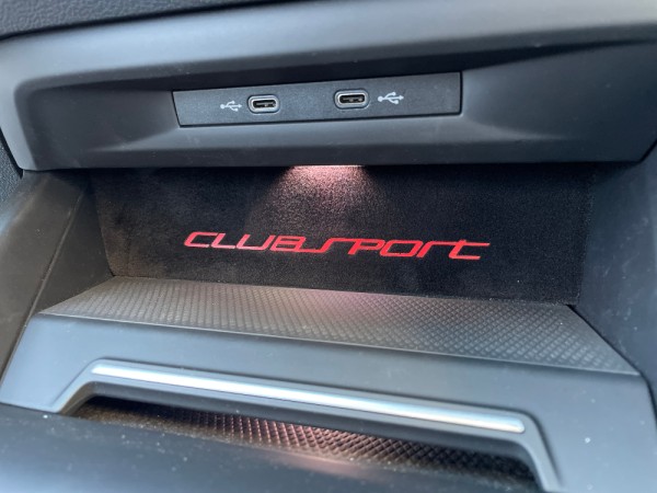 1 Alcantara Einlage Ablagefach Handy inkl. Clubsport Logo passend für VW Golf 8 Modelle Typ CD