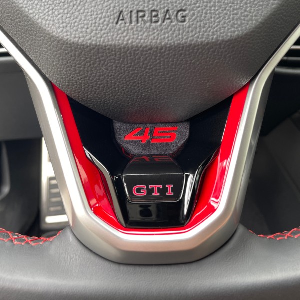 1 Alcantara Lenkrad Einlage Spange für den VW Golf 8 GTI Clubsport 45 mit 45er Logo