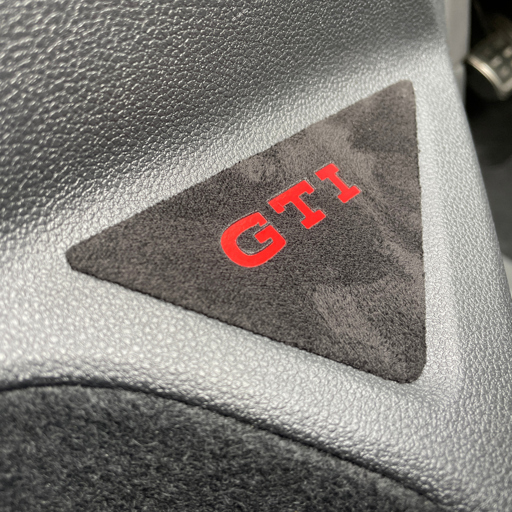 1 Set Aufkleber für die Kotflügel passend für VW Golf 8 GTI Clubsport  Modelle Typ CD